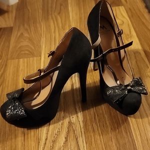 Black bow heels